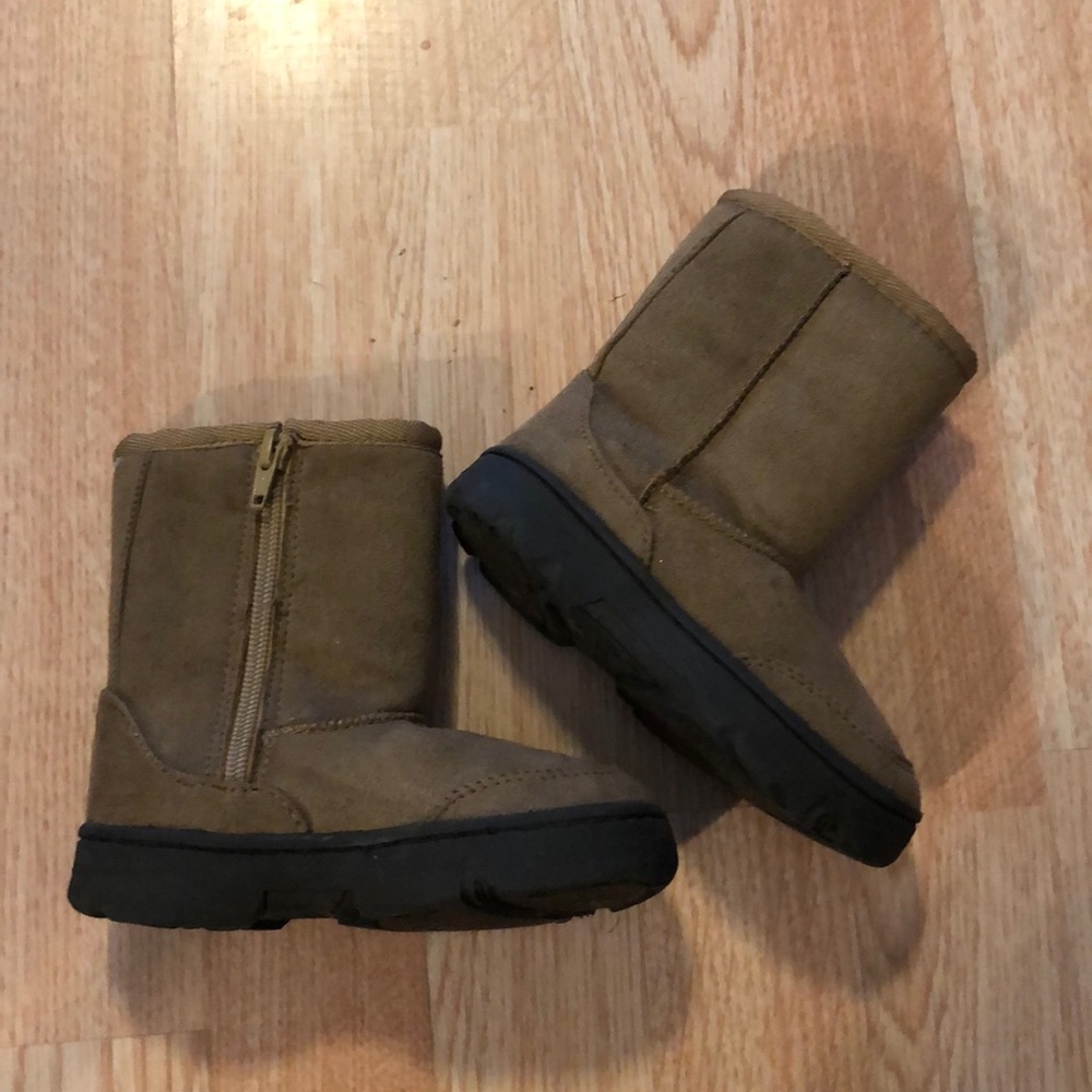Toddler girls like new boots
